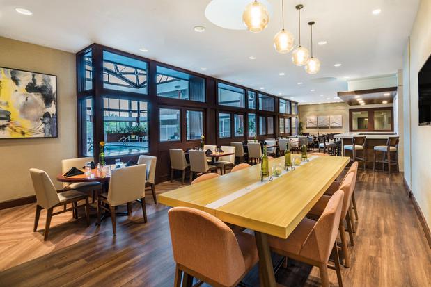 Images Holiday Inn & Suites Pittsfield-Berkshires by IHG