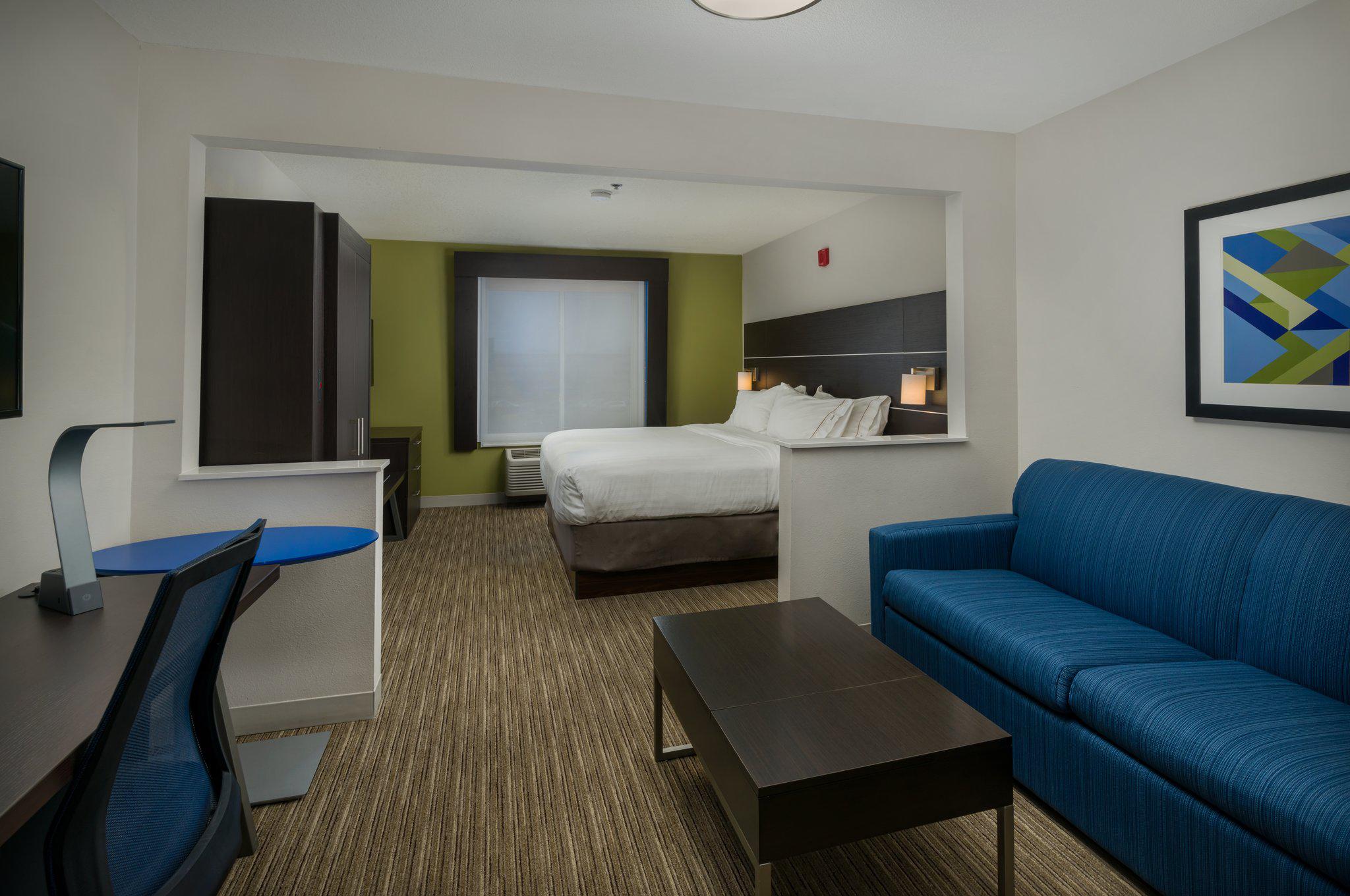 Holiday Inn Express & Suites Lawrence, an IHG Hotel