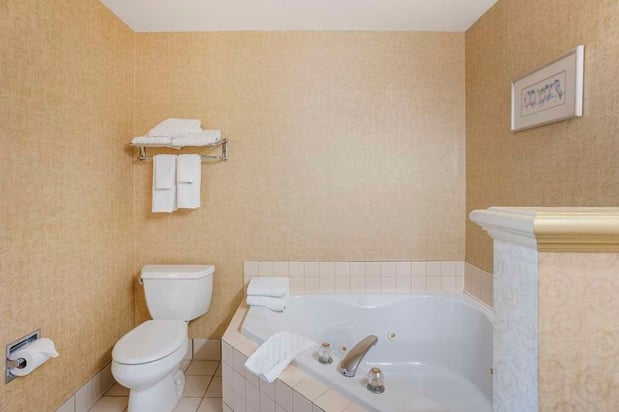 Images Best Western Plus Revere Inn & Suites