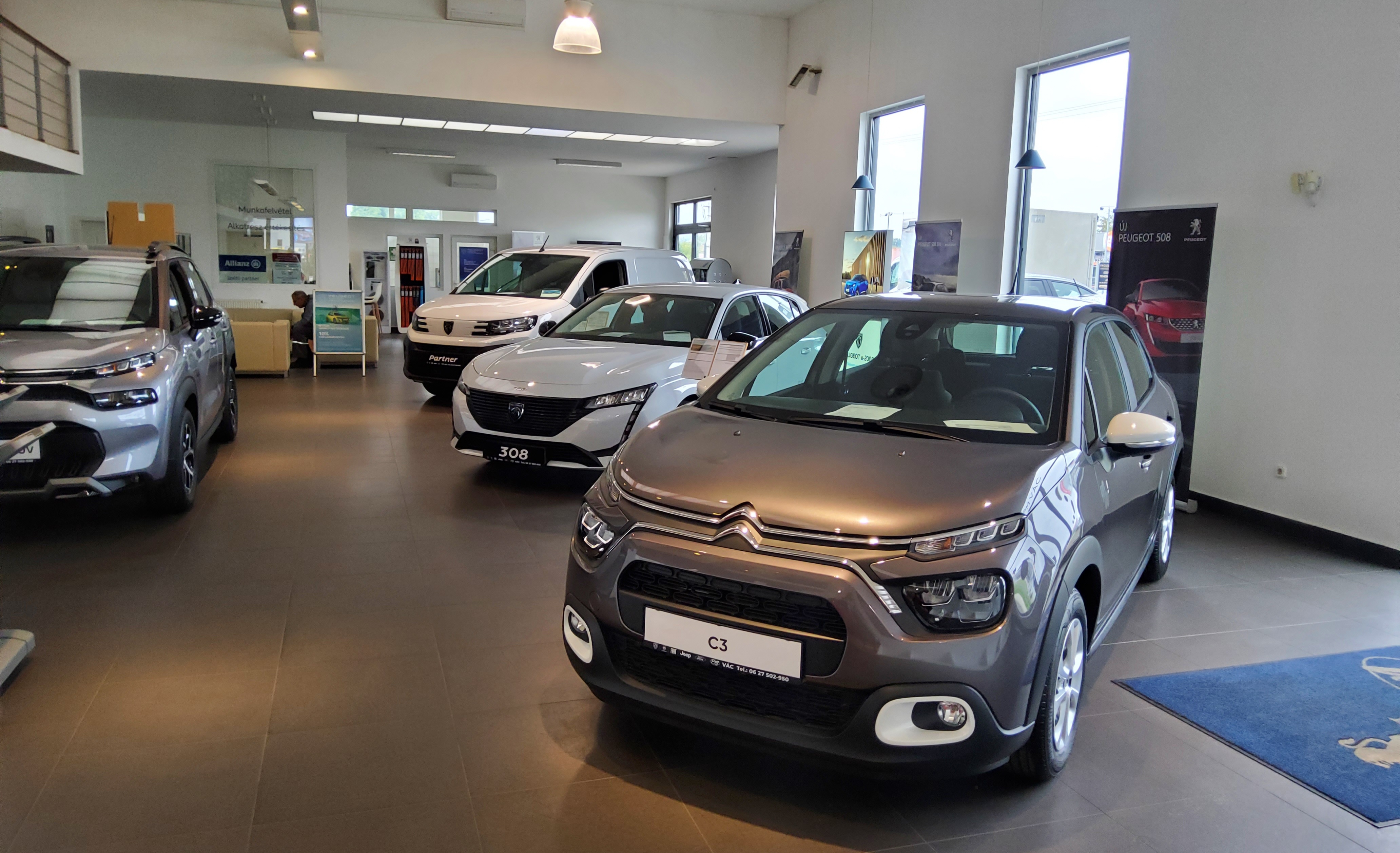 Images PM VÁC -  Peugeot  Ford  Fiat  Citroen JEEP  értékesítés és szerviz