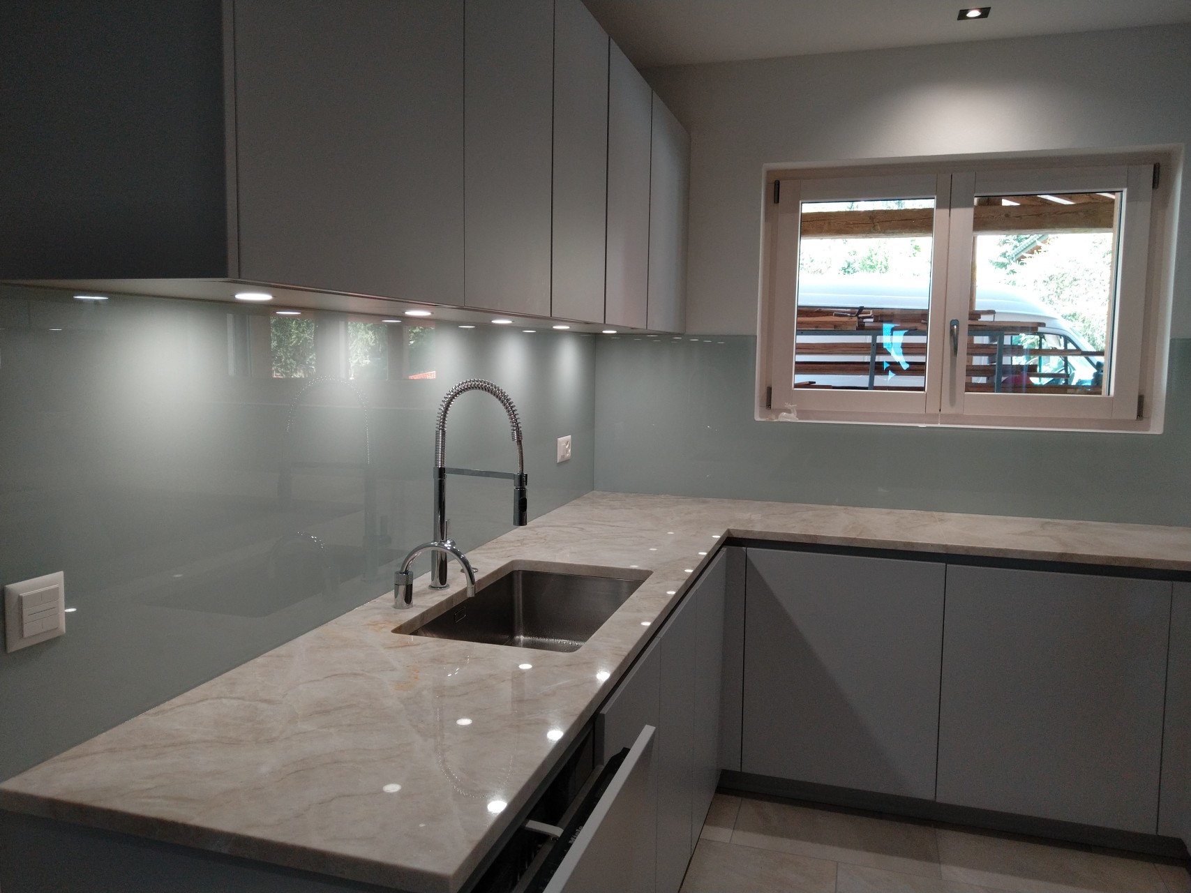 Bilder Meviplex Sarl