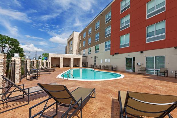 Images Holiday Inn Express & Suites Tulsa South - Woodland Hills by IHG