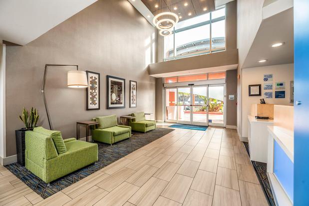 Images Holiday Inn Express & Suites Fremont - Milpitas Central by IHG