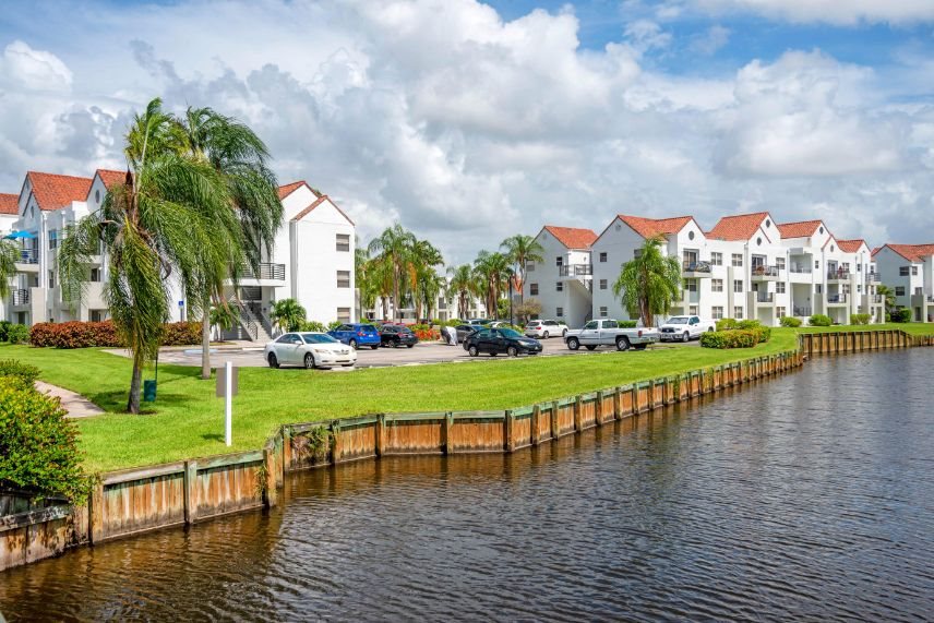 Sheridan Ocean Club Apartments Photo