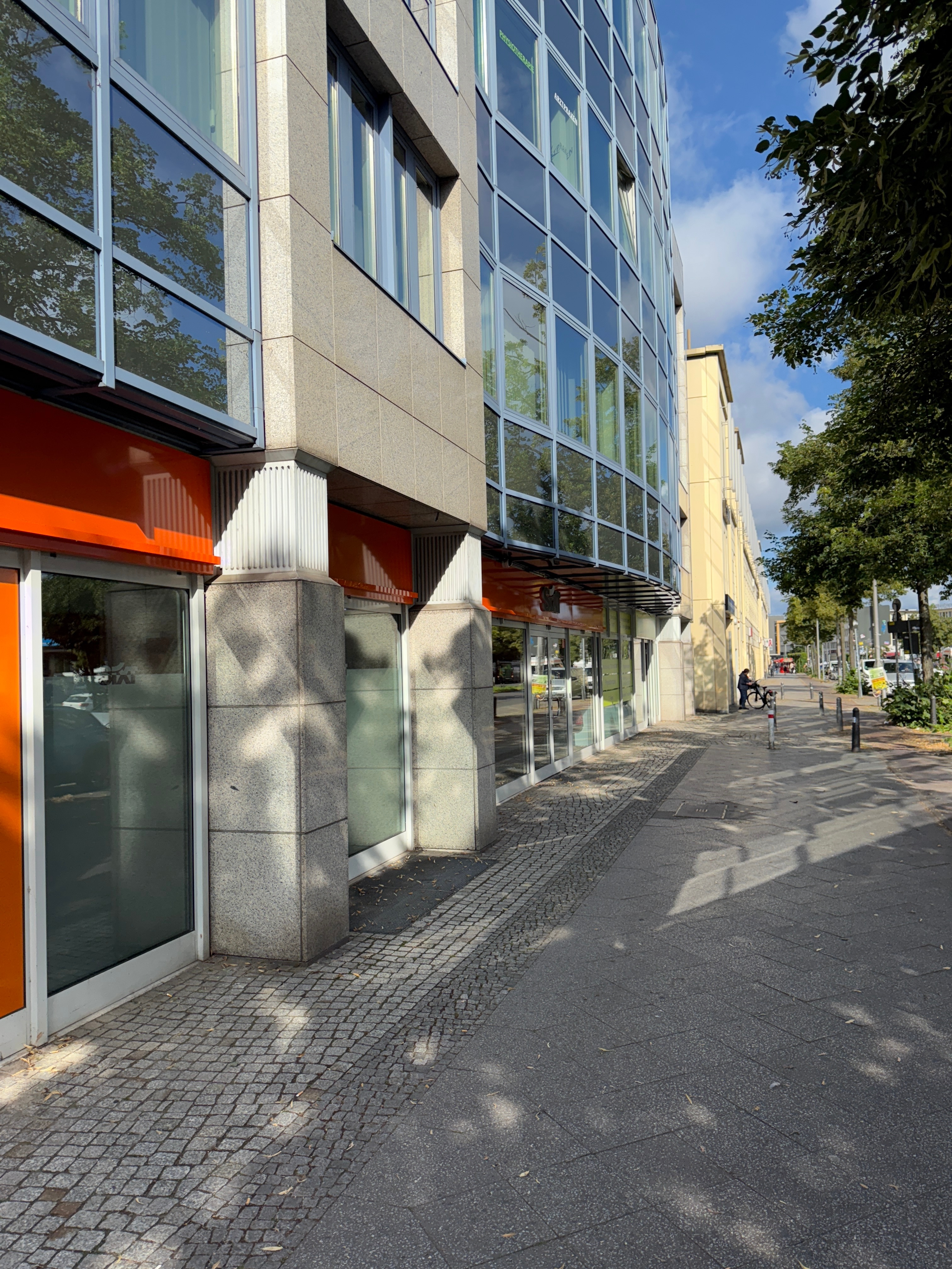 SIXT Autovermietung Berlin Reinickendorf, Scharnweberstr. 140 in Berlin