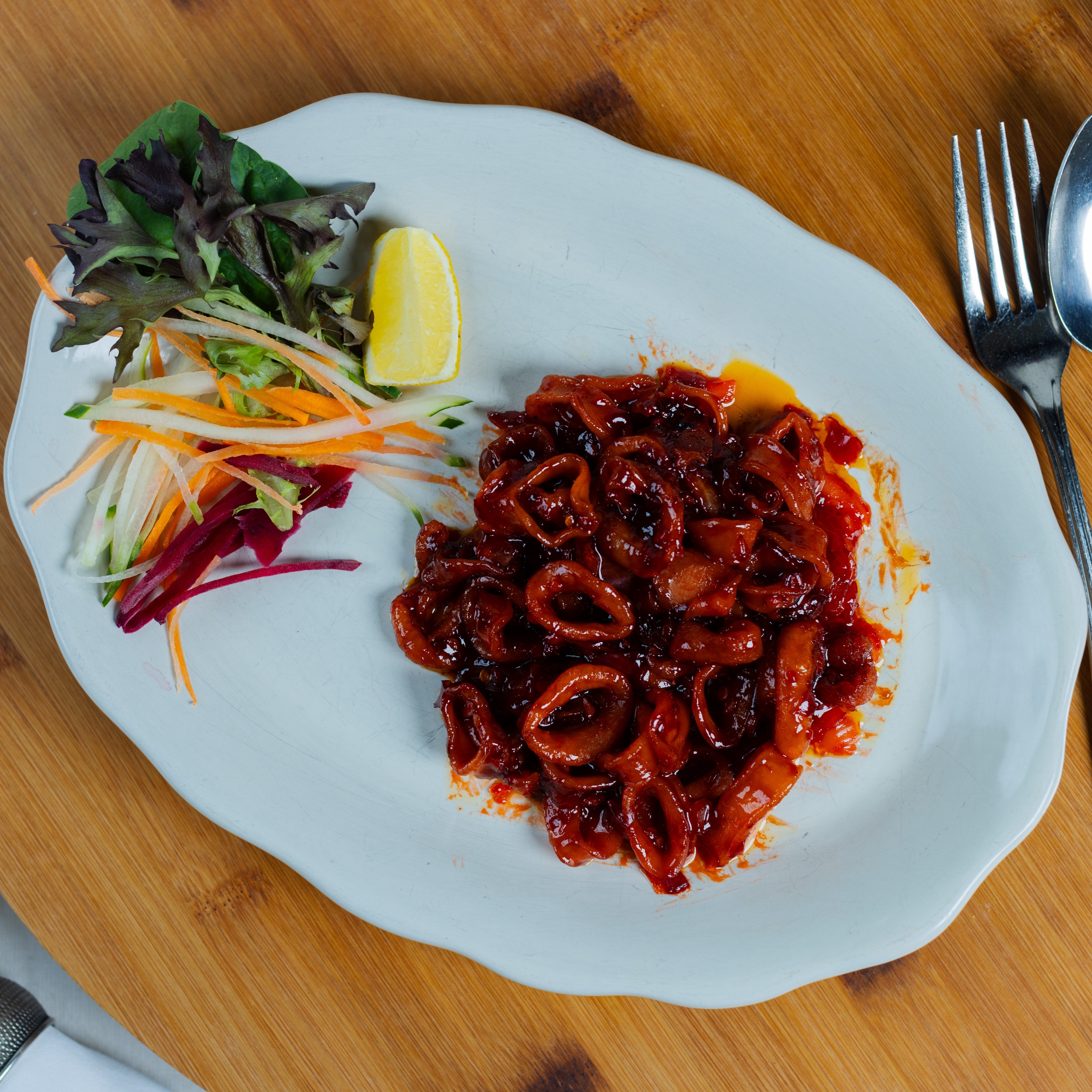 Fresh calamari toasted in butter garlic sauce with light spices. 
