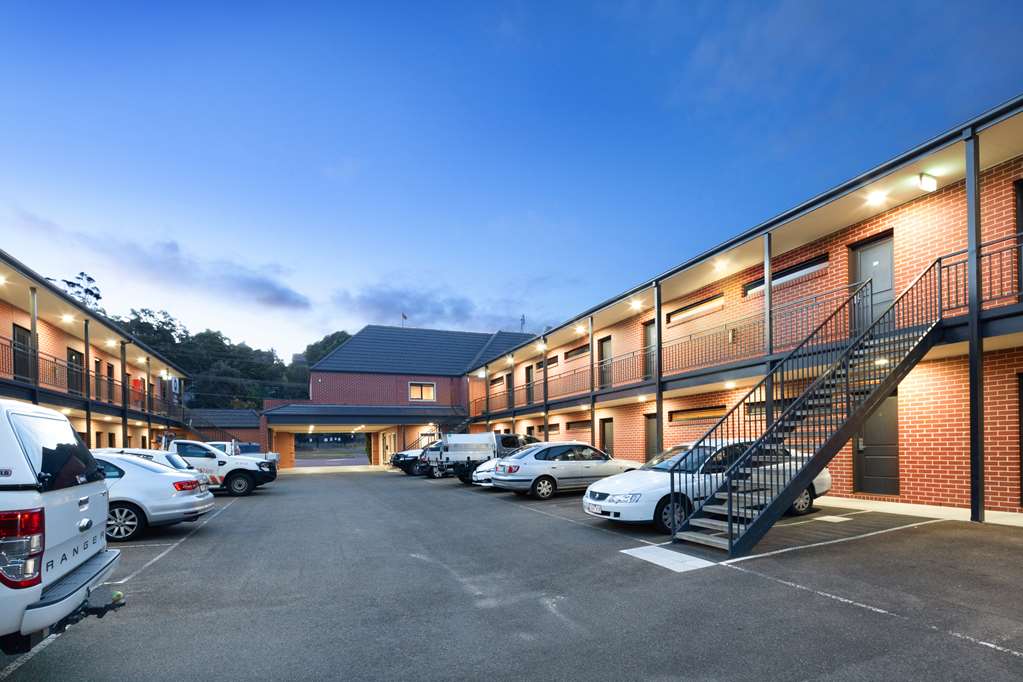Carpark and Exterior Best Western Plus Ballarat Suites Ballarat (03) 5329 0200