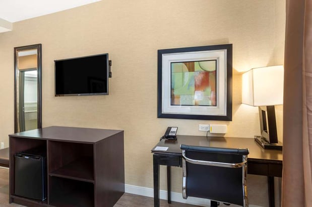 Images Best Western Plus Plaza Hotel