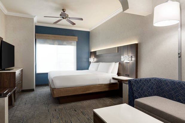 Images Holiday Inn Express & Suites Bakersfield Central by IHG