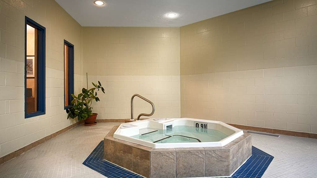 Take a well-deserved break in our relaxing hot tub. Best Western Plus Otonabee Inn Peterborough (705)742-3454