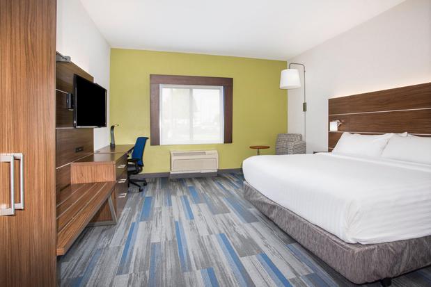 Images Holiday Inn Express Kansas City - at the Legends by IHG