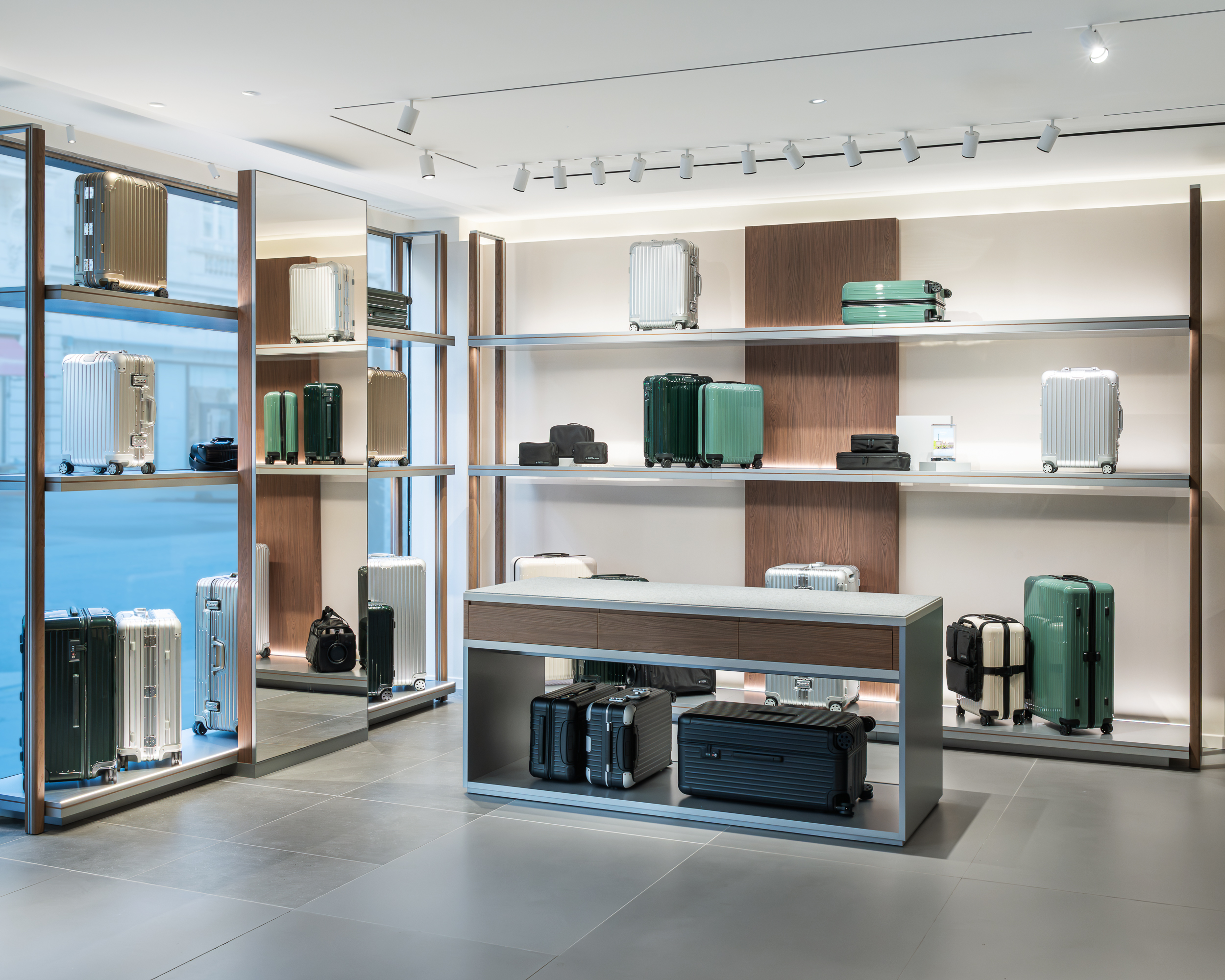 RIMOWA Paris Faubourg RIMOWA Paris Faubourg