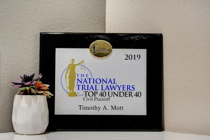 Images Valiente Mott Injury Attorneys
