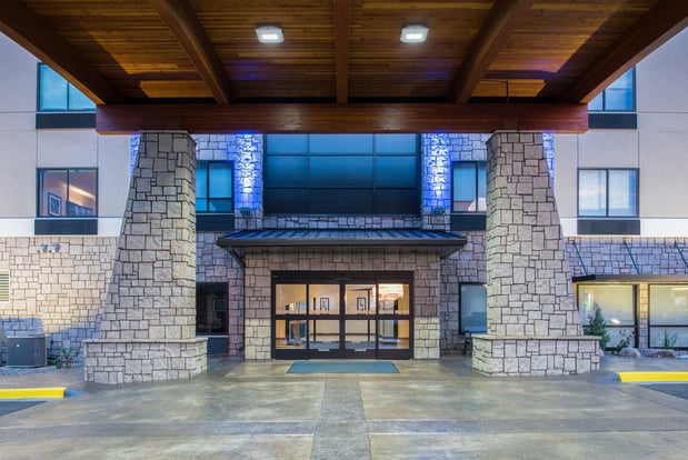Images Holiday Inn Express & Suites Bismarck by IHG