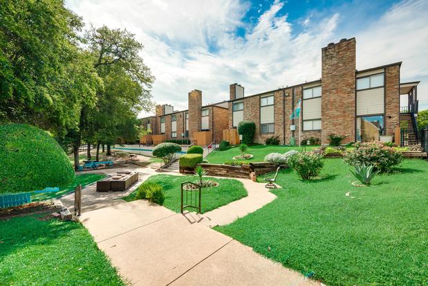 Images Spring Hollow Apartments