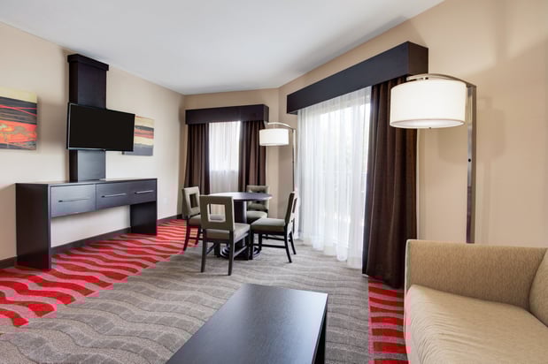 Images Holiday Inn Express & Suites Naples Downtown - 5th Avenue by IHG