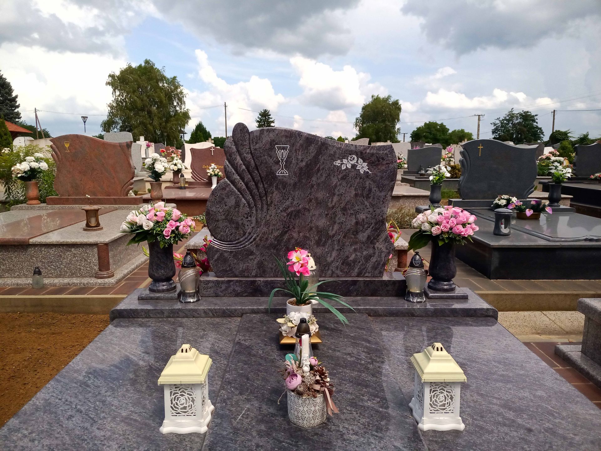 Images VARGA ZOLTÁN KŐFARAGÓ-MŰKŐKÉSZÍTŐ