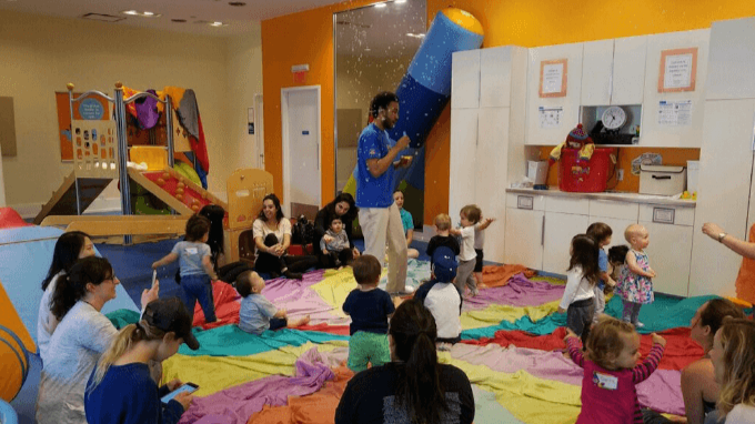Step into a bright play space where your child is free to explore at their own pace. Gymboree’s play spaces in Encino are thoughtfully arranged to help babies, toddlers, and preschoolers try new things with confidence.