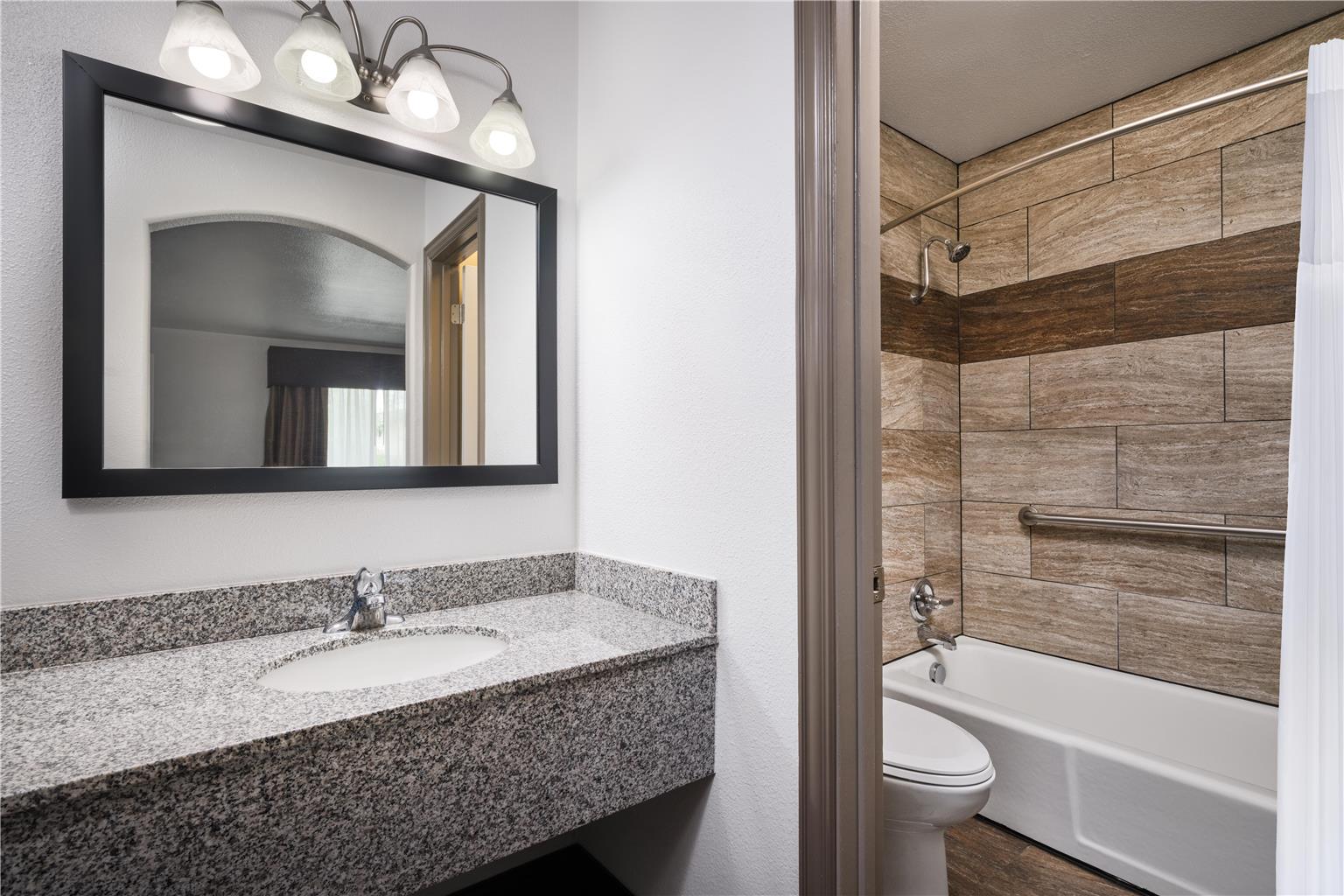 King Suite Bathroom 