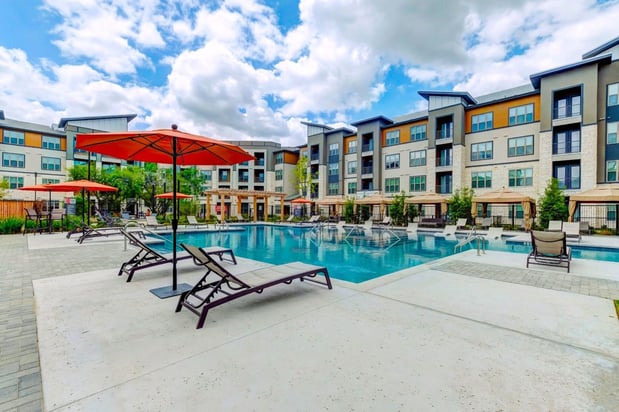 Images Oxly at the Merc