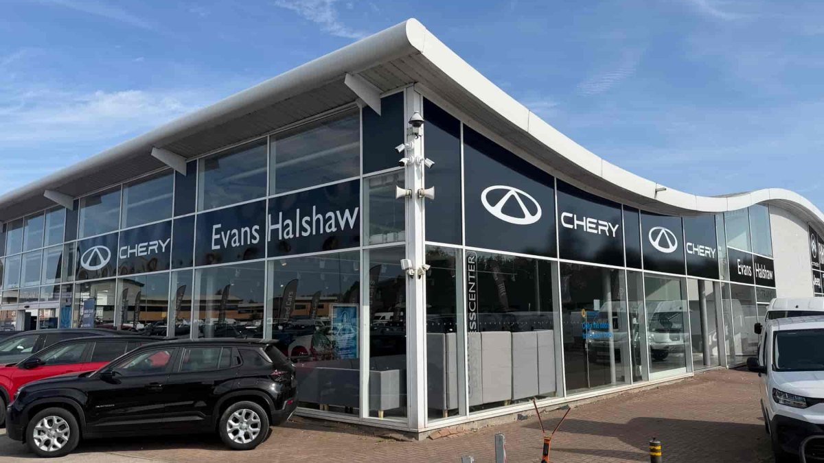 Evans Halshaw Chery Hull exterior