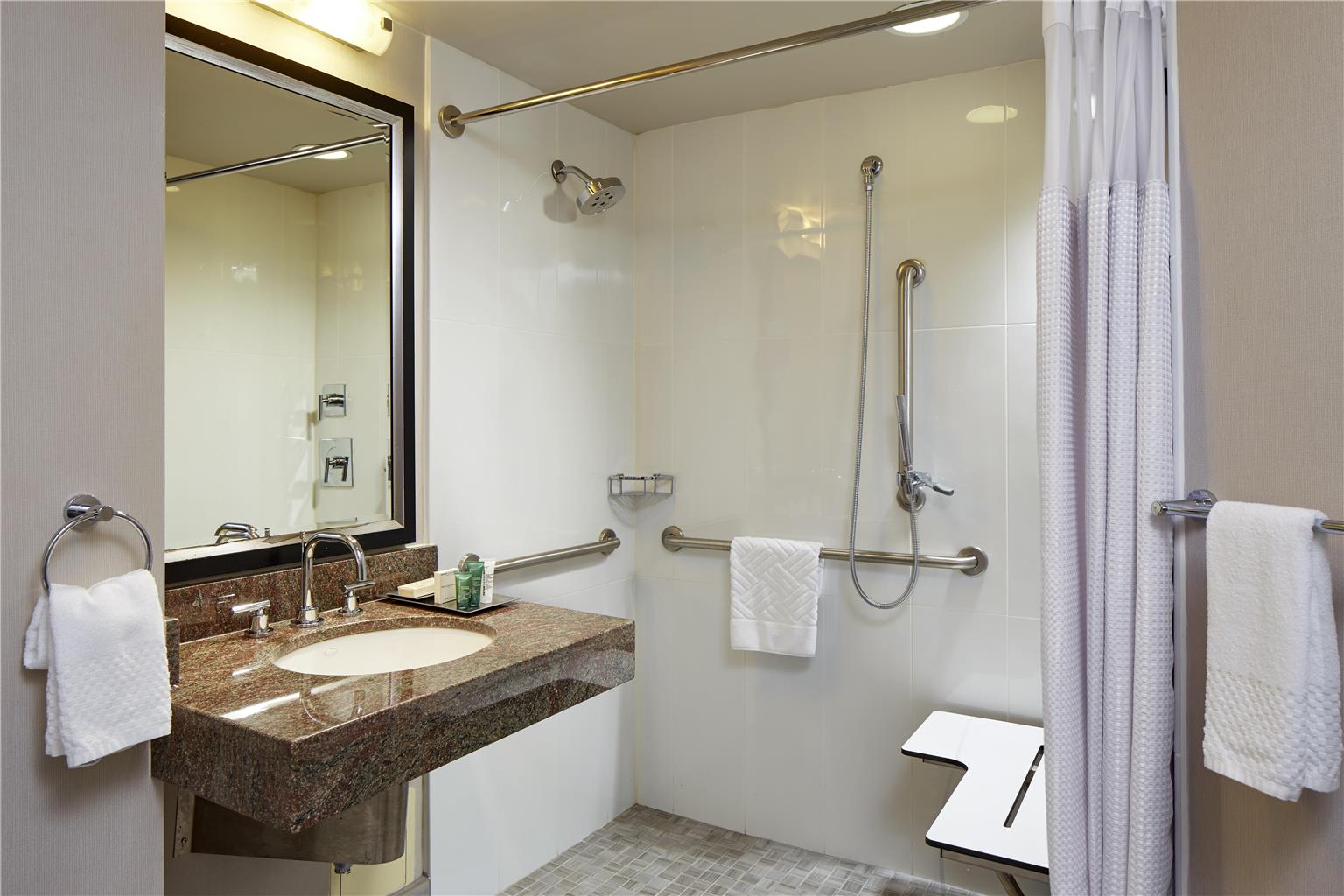 Guest room bath