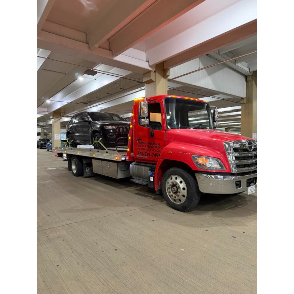 Immediate Response Towing & Recovery Chicago tow truck providing professional flatbed towing in Chic 