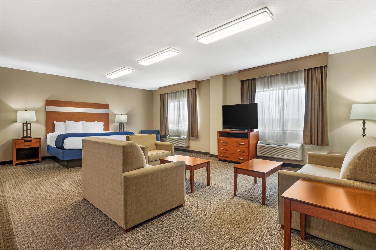 1 King Bed w/ Sofabed