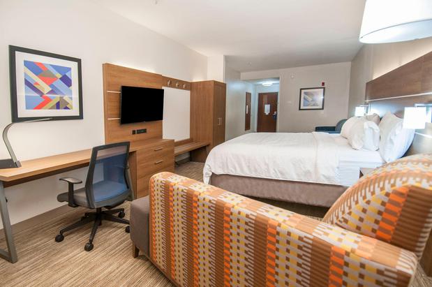 Images Holiday Inn Express & Suites Biloxi- Ocean Springs by IHG