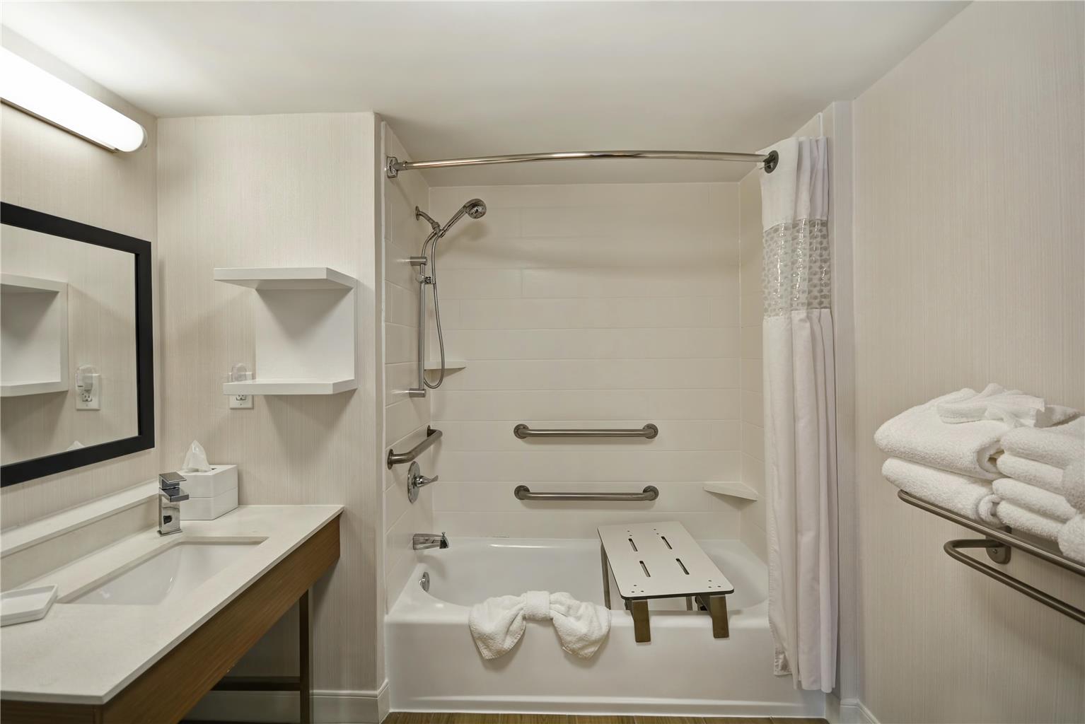 Guest room bath