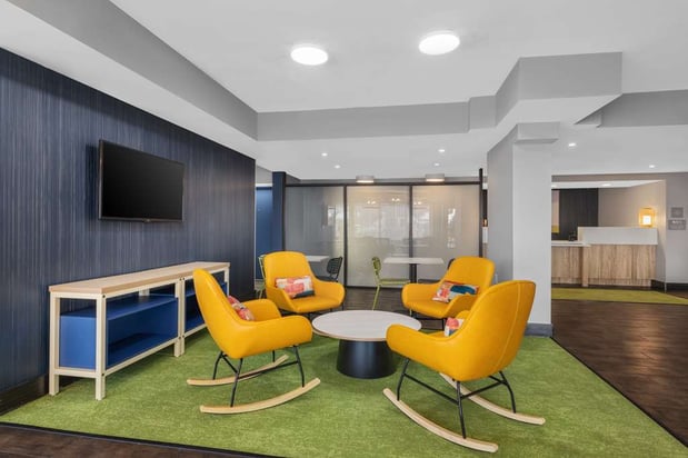 Images Spark by Hilton Bakersfield Central