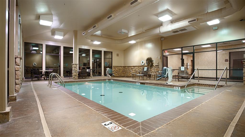 Pool Best Western Plus Cimarron Hotel & Suites Stillwater (405)372-2878