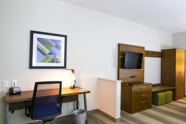 Images Holiday Inn Express & Suites Houston IAH - Beltway 8 by IHG
