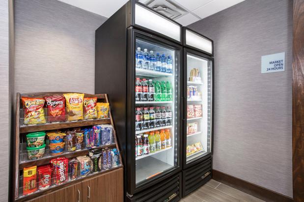 Images Holiday Inn Express Kansas City - at the Legends by IHG