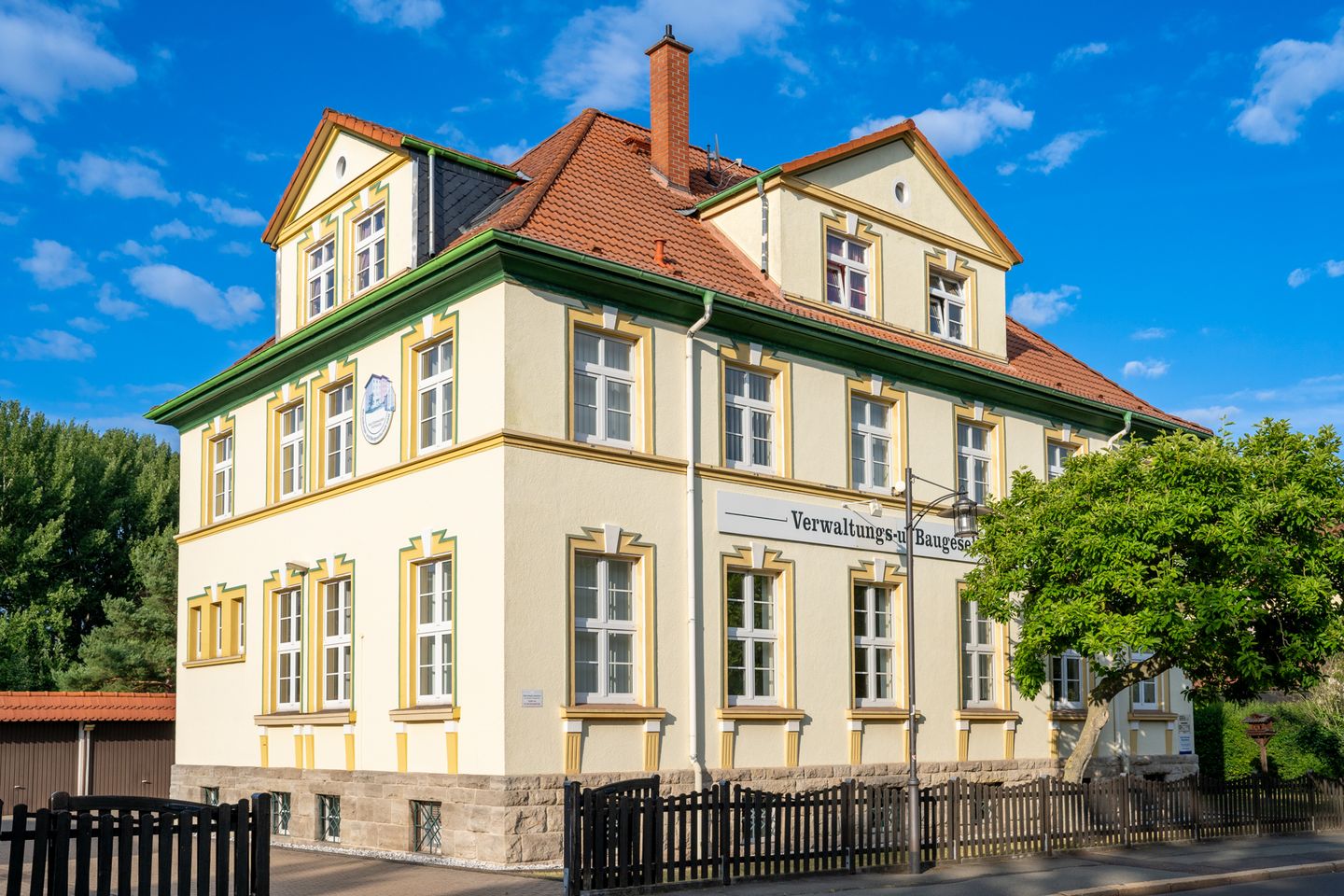 Verwaltungs- und Baugesellschaft mbH, August-Trinius-Straße 13 in Waltershausen