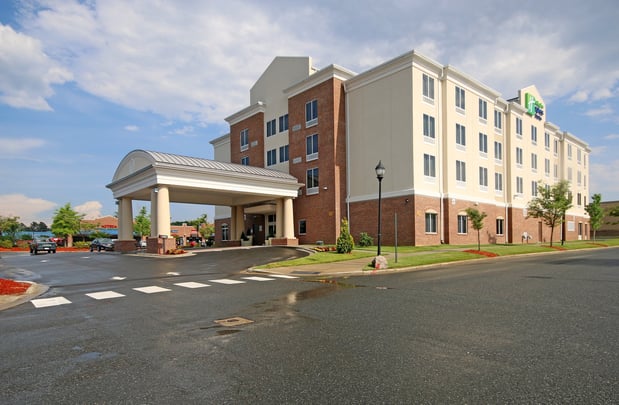 Images Holiday Inn Express & Suites Charlotte North by IHG