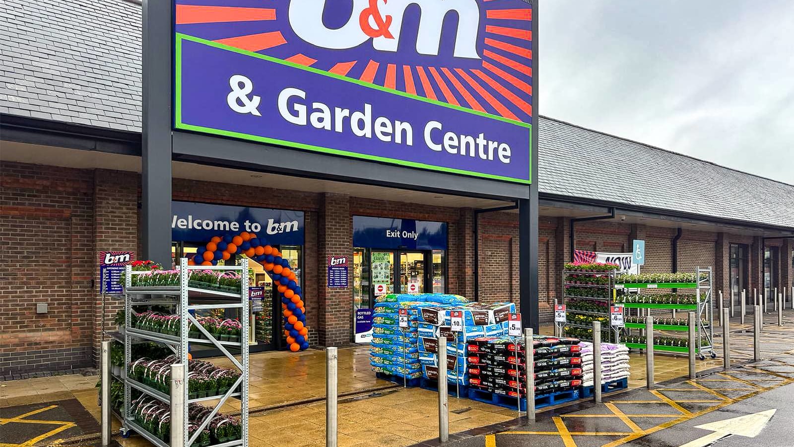 Images B&M Store with Garden Centre