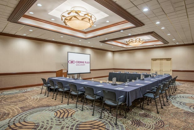 Images Crowne Plaza Knoxville Downtown University by IHG