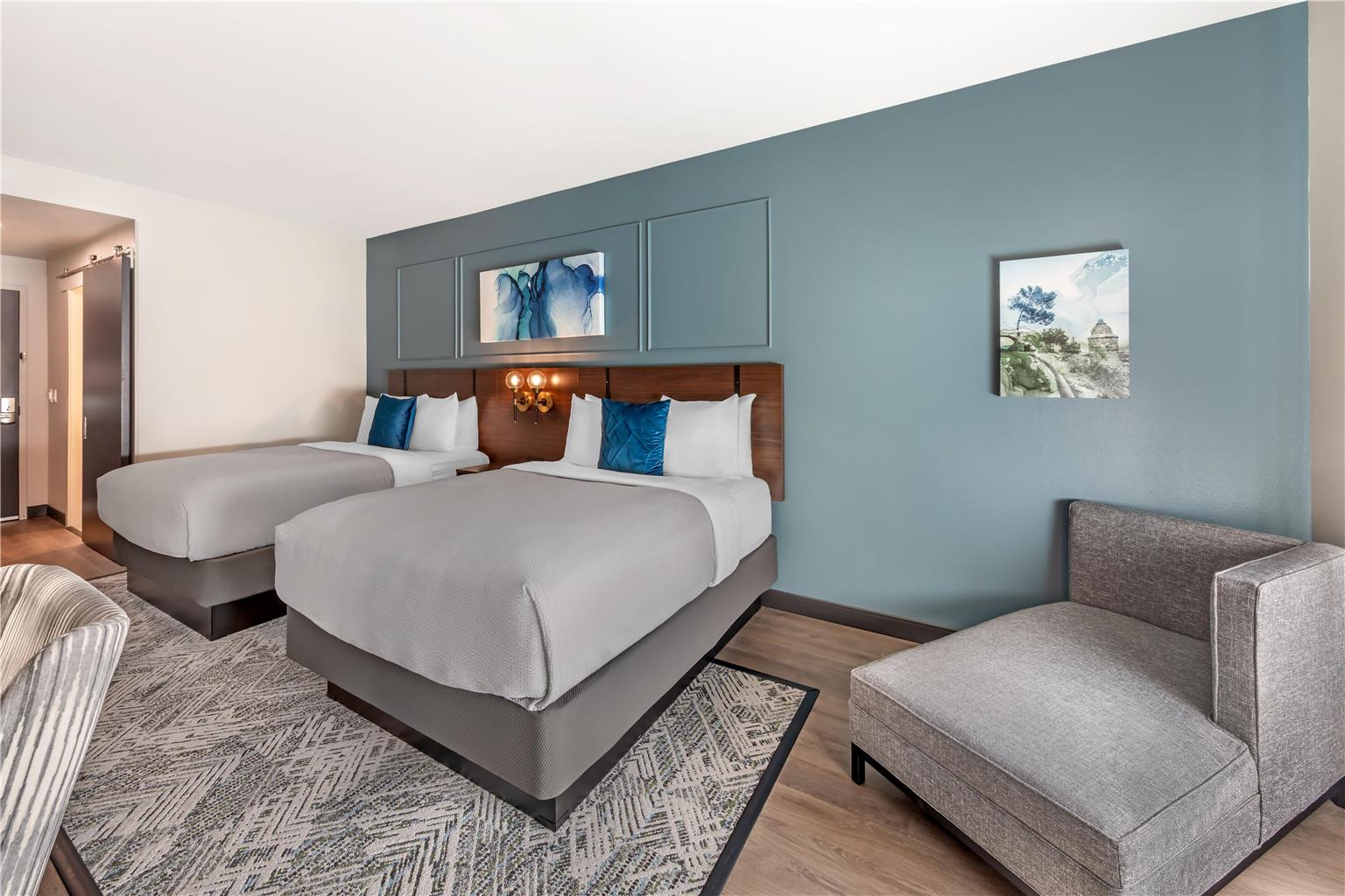 Double Queen Guestroom