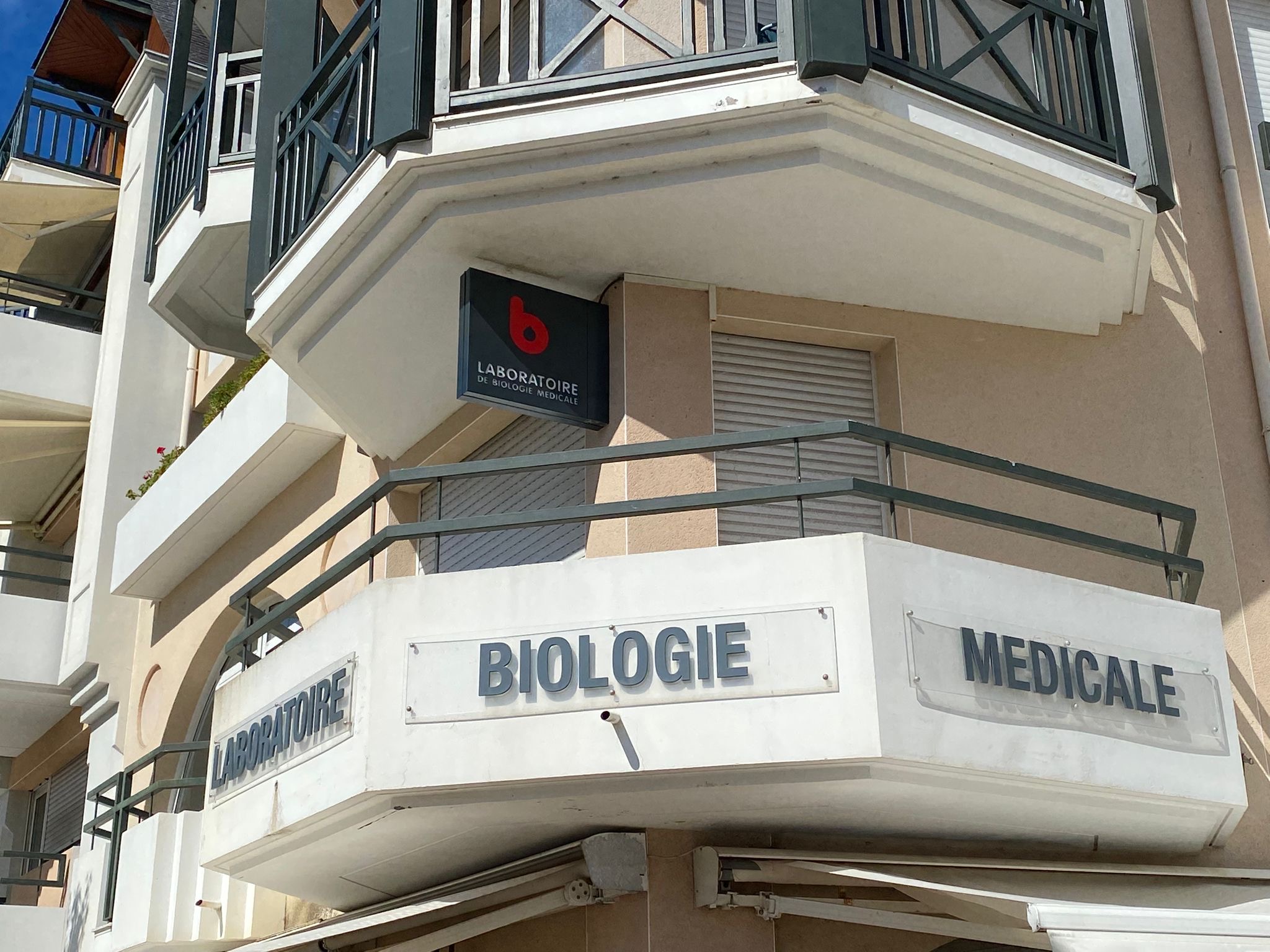 Biogroup Bretagne - La Baule Marché - Façade et enseigne Biogroup Bretagne - La Baule Marché - Façade et enseigne