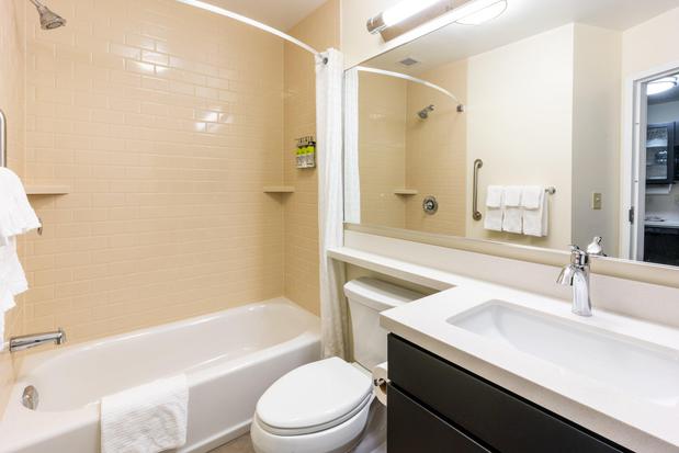 Images Candlewood Suites Building 38300