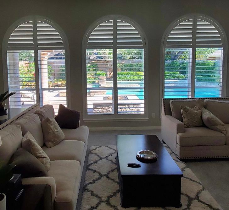 Think you can’t have Shutters with arched windows? This Katy home proves otherwise! We installed Arched Shutters—and they make the view overlooking the pool even better than before!