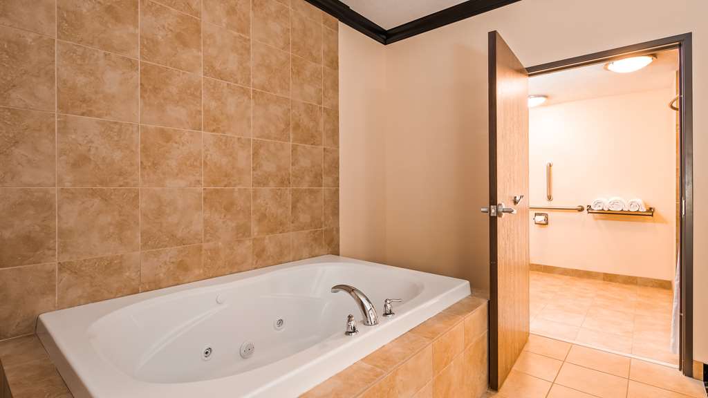 Guest Room with Jetted Tub Best Western Plus Airport Inn & Suites Salt Lake City (801)428-0900