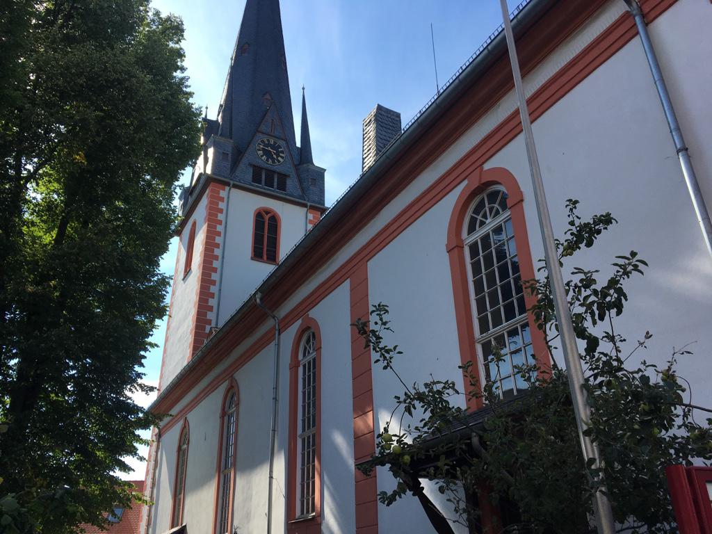 Im Jahr 1560 wurde in der ehemals katholischen Kirche der erste evangelische Gottesdienst gefeiert. Seit dieser Zeit ist sie der Mittelpunkt der evangelischen Kirchengemeinde.