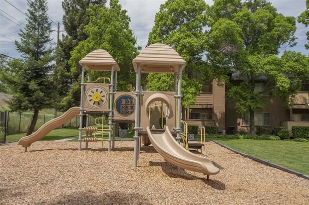 Images Delta Pointe Apartments