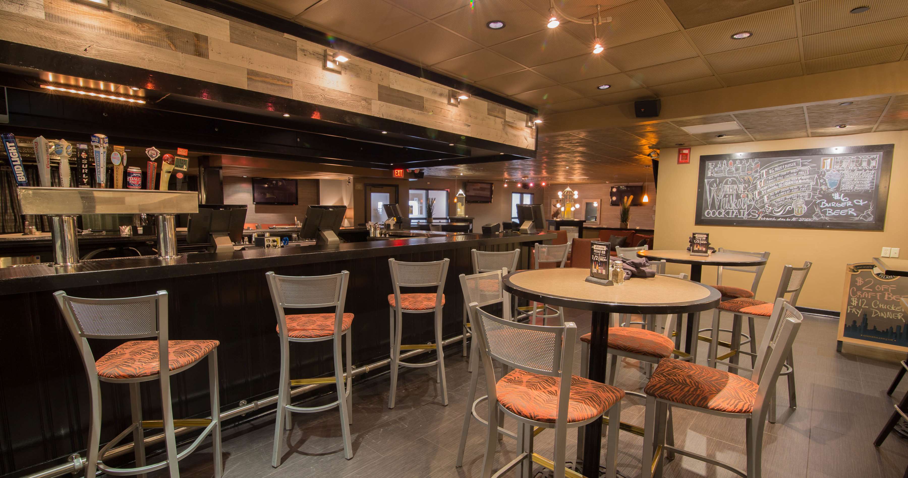 Best Western Plus Steeplegate Inn in Davenport, IA (Hotels & Motels