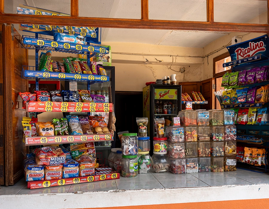 Need a quick bite? We’ve got all your favorite classic snacks, fresh bread, and refreshing drinks! ???????? Come on in and say hi—your craving satisfaction is just a visit away! See you soon!