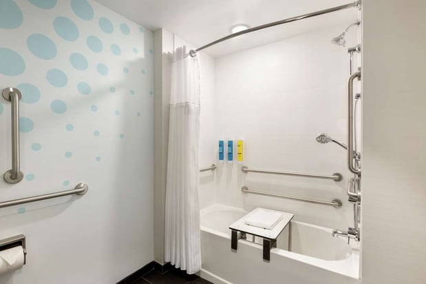Images Tru by Hilton Wichita Northeast