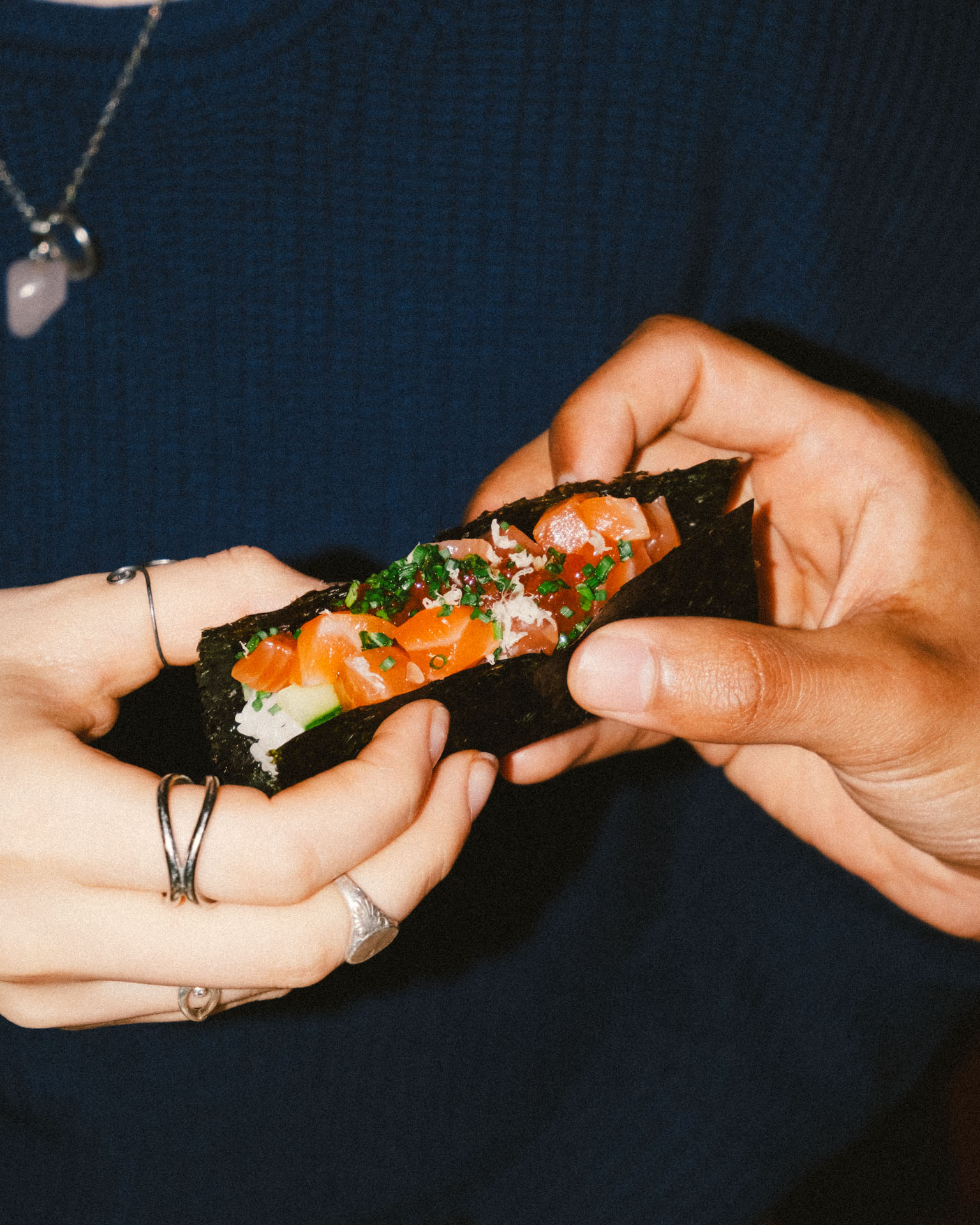 Salmon Hand Roll 