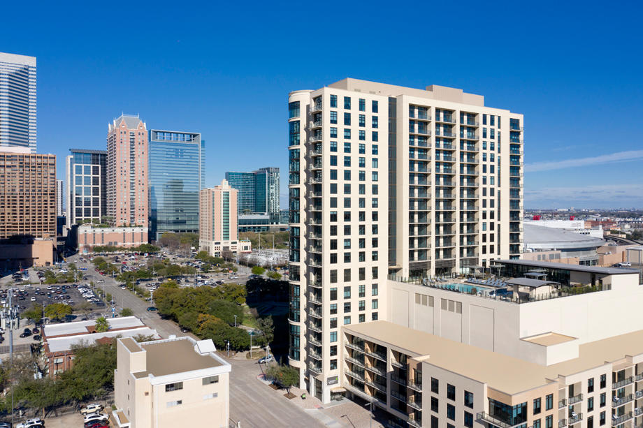 Camden Downtown Houston Apartments Photo